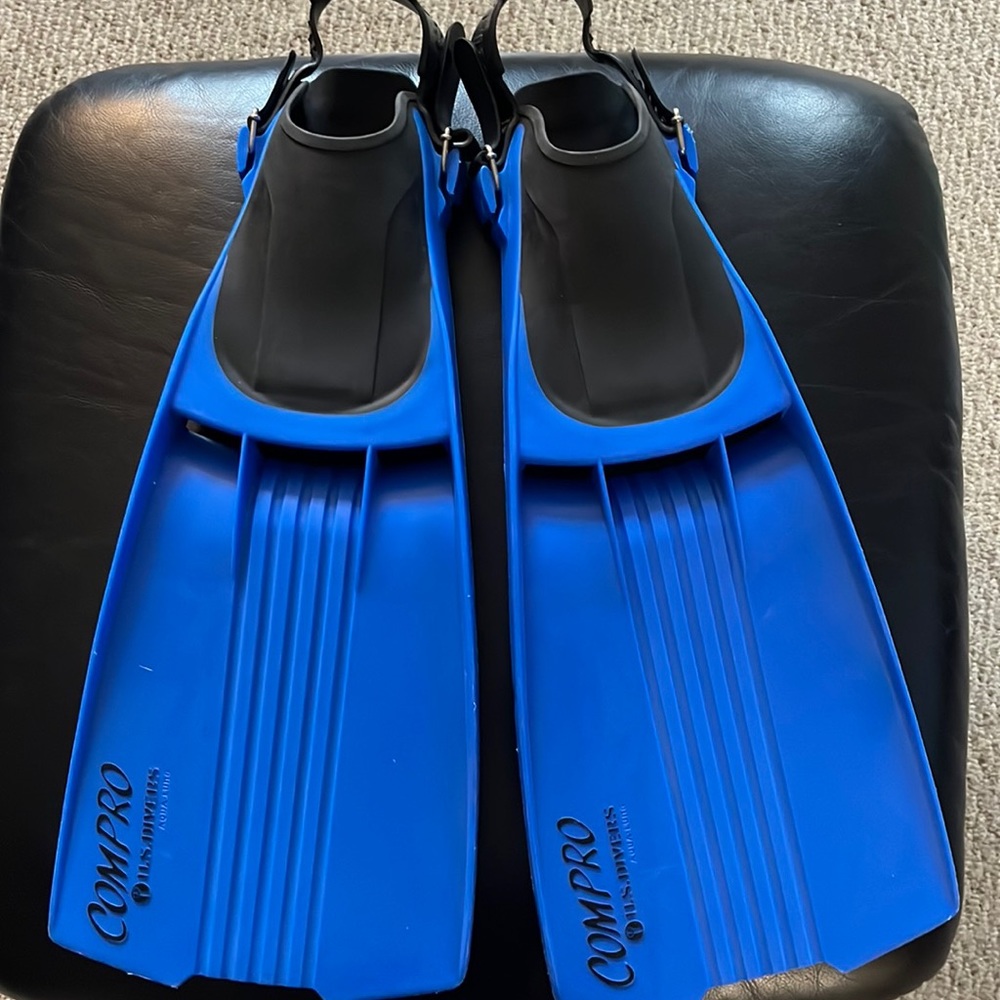 Adjustable snorkel fins size small 6-8